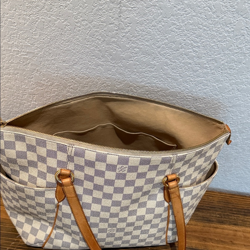 Louis Vuitton Damier Azur Totally MM Tote Bag Shoulder with Zipper - Picture 12 of 13